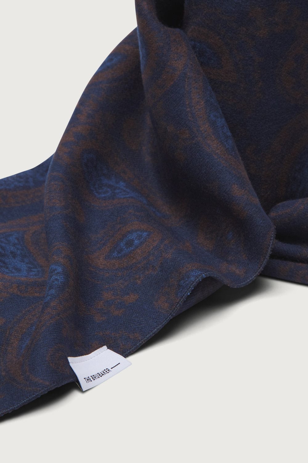 The Scarf Paisley Azul y Marron-3