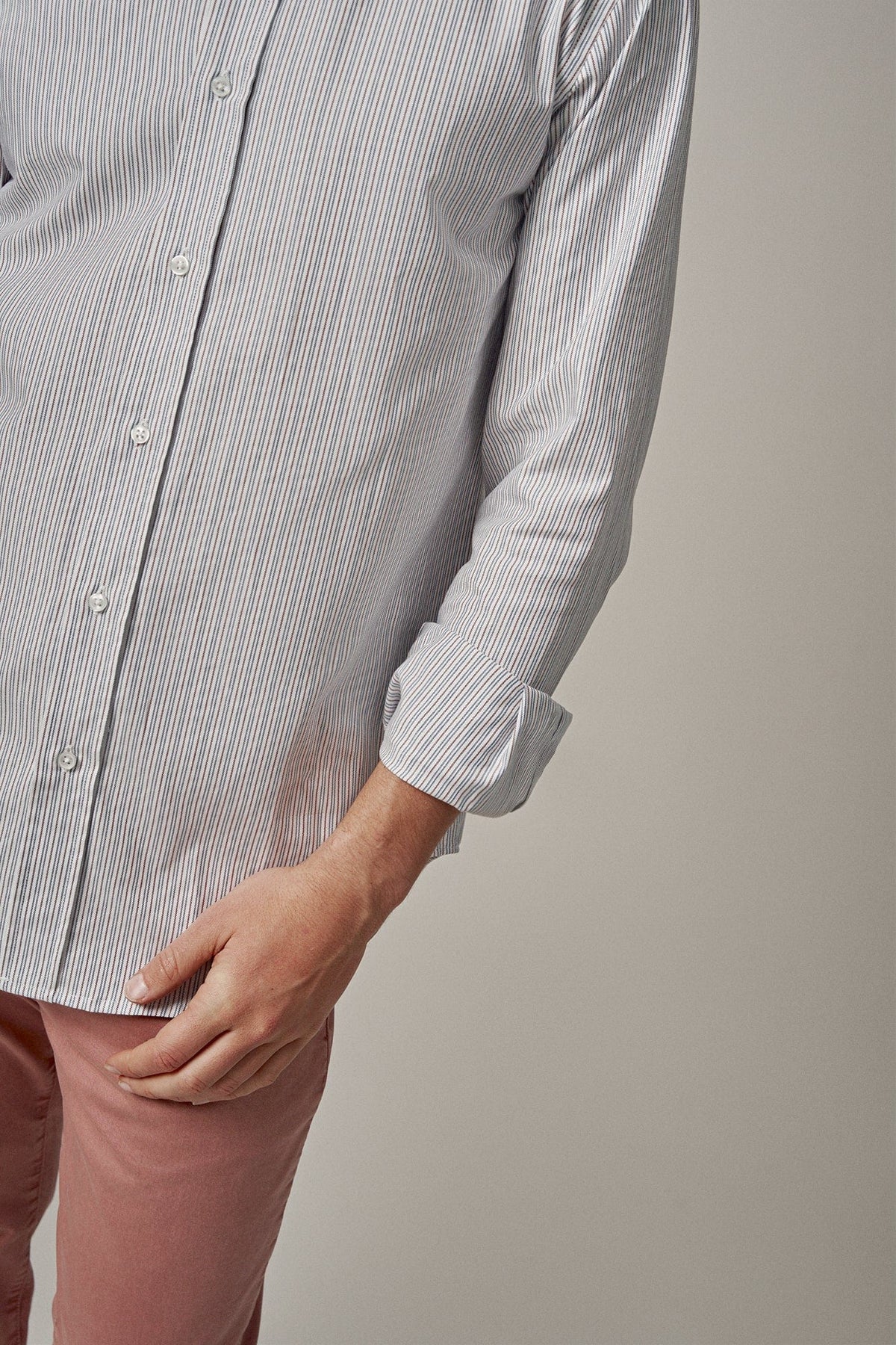 The Oxford Raya Roja y Azul Fondo Blanco